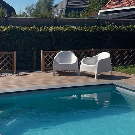 Hoeve Altena Barn * فودريخِمْ